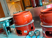 Panelas de barro com feijoada quente e completa – Rei dos Eventos