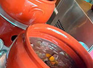 Saladas coloridas, molhos e legumes frescos – Rei dos Eventos