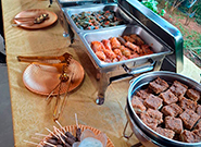 Buffet quente com pratos típicos árabes em São Paulo