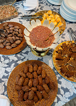 Contratar serviço de buffet para casamentos e aniversários almoço e jantar