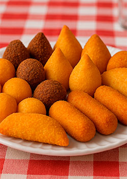 Salgados Fritos para Kit Festa: Coxinha, Kibe, Risole e Bolinha de Queijo